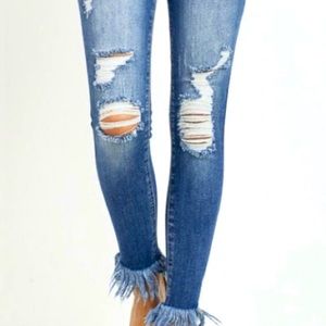 Mid-rise frayed skinny jeans.